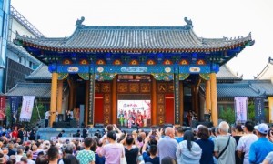 “澎湃中国红·非遗共此樽”秦腔文化体验活动在西安易俗社举行